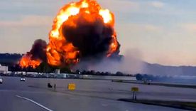 Momento del estallido del avión en Estados Unidos. Foto Efe Momento del estallido del avión en Estados Unidos. Foto Efe