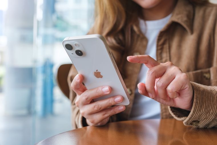 El Apple iPhone 14 vuelve a destacarse en Mercado Libre con precio rebajado y financiación.