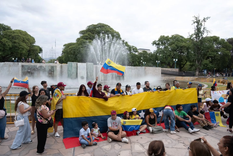Venezolanos celebrando en la Plaza Independencia la detención de Maduro. Venezolanos celebrando en la Plaza Independencia la detención de Maduro.