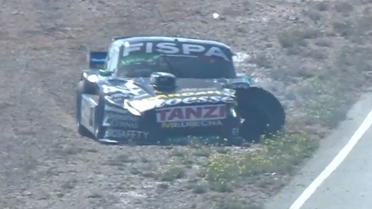 Así quedó el auto de Santero tras el duro golpe. Foto: Captura Video