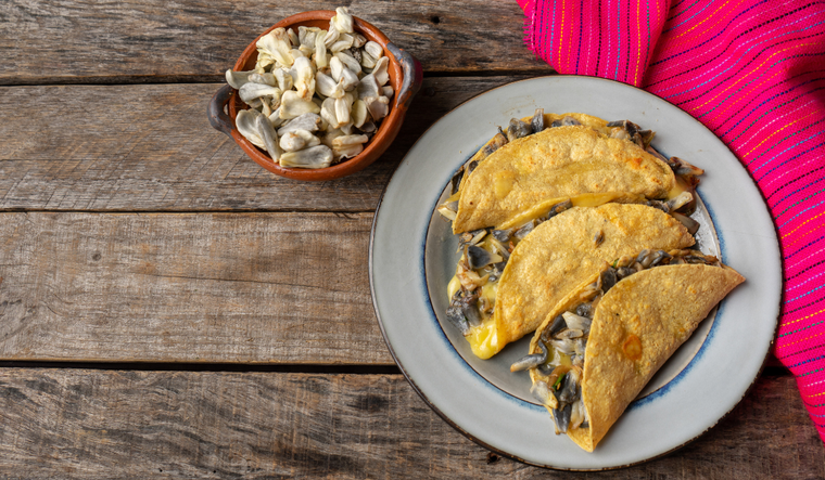 Aunque hoy es muy apreciado, durante a&ntilde;os la receta tradicional con huitlacoche fue vista como comida humilde, hasta que chefs internacionales comenzaron a valorarlo y promoverlo en la alta cocina.
