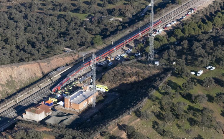 El choque dejó al menos 40 muertos con varios heridos de gravedad.