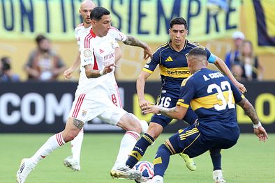 MDZol | Di María encara ante Costa y Merentiel.JPG