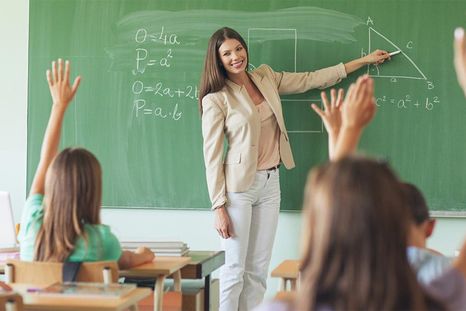 La educación del carácter demanda ser intencional en las acciones cotidianas, reconociendo que “no podemos simplemente enseñar hechos. La educación del carácter demanda ser intencional en las acciones cotidianas, reconociendo que “no podemos simplemente enseñar hechos.