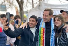 El intendente platense Julio Garro, participando con la comunidad boliviana de las festividades de la Virgen de Copacabana Foto: Twitter