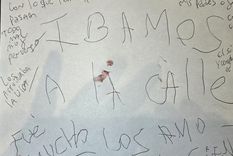 Una carta desordenada, manchada de sangre y con frases fragmentadas fue hallada en la escena del triple crimen que conmociona a Villa Crespo. Foto: Gentileza