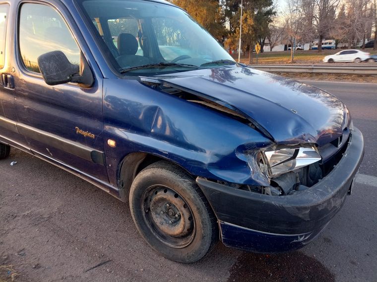 Uno de los cinco vehículos involucrados en el siniestro ocurrido en el Acceso Sur este miércoles Foto: Emilce Vargas Ferrara/MDZ