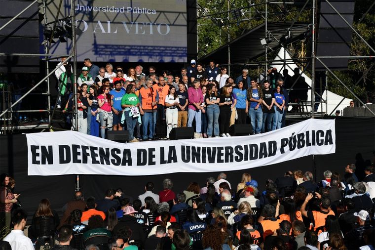 El Gobierno impulsa su propio proyecto de financiamiento universitario