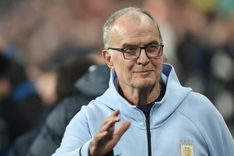 Marcelo Bielsa generó aún más dudas respecto de su futuro en Uruguay luego del Mundial. Marcelo Bielsa generó aún más dudas respecto de su futuro en Uruguay luego del Mundial.