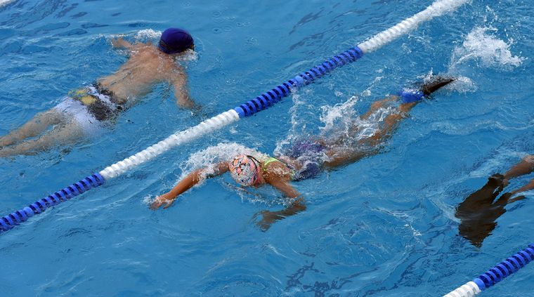 La tercera ola llegó en pleno verano, por ello es necesario extremar los cuidados. Foto: ALF PONCE MERCADO / MDZ