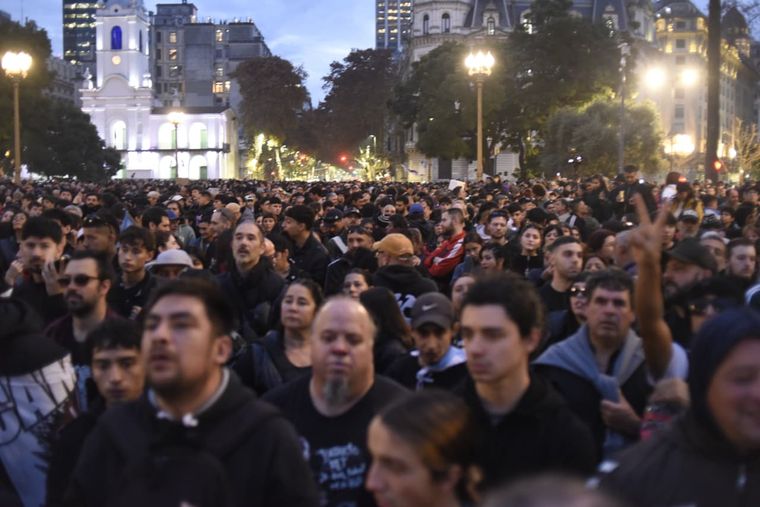 Así arrancó la misa ricotera en Plaza de Mayo. Así arrancó la misa ricotera en Plaza de Mayo.