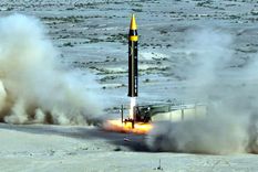 El gobierno iraní decidió disparar con misiles de mediano alcance una base de Estados Unidos en Qatar. El conflicto impacta en el precio del petróleo.