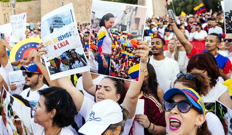 Manifestantes durante una protesta en apoyo a la oposición venezolana. Foto: Dpa.