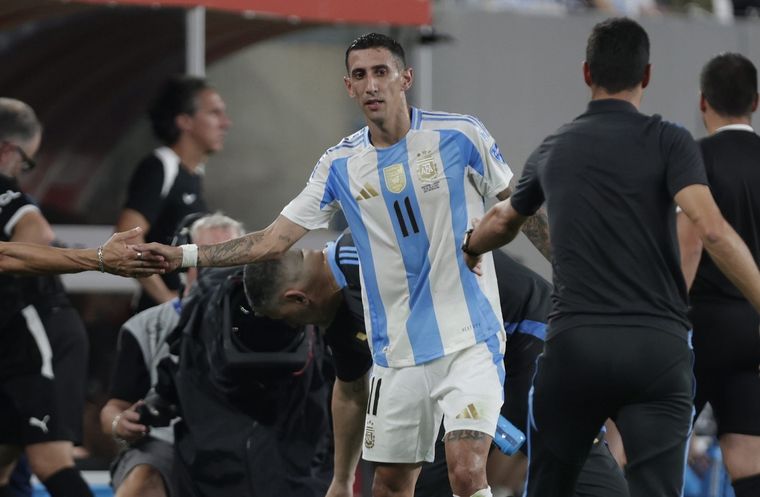 El plantel intentará convencer a Di María que juegue, al menos, un partido más. Foto: Fotobaires
