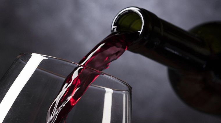 Copa con vino tinto. Foto: Pixabay