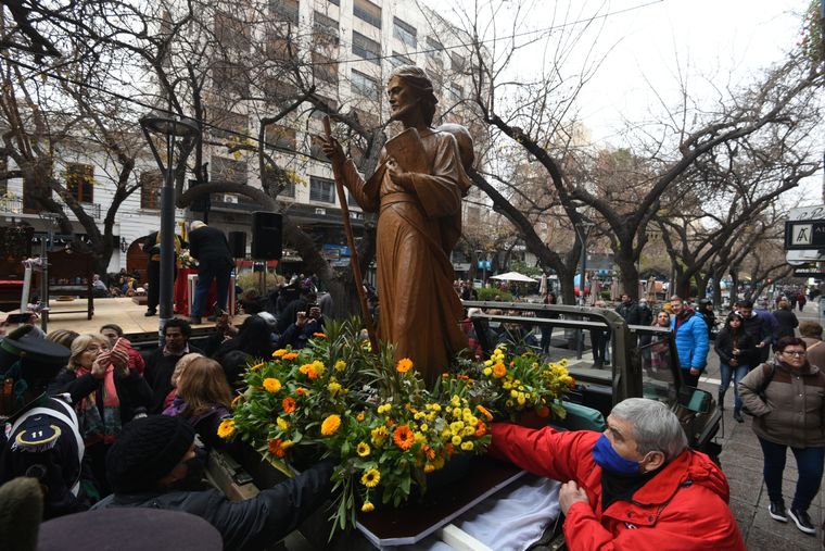 El viernes 25 de julio es el día del Santo Patrono Santiago. El viernes 25 de julio es el día del Santo Patrono Santiago.