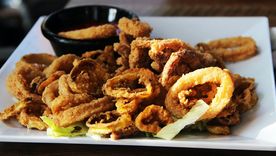 Las rabas son un plato delicioso y fácil, perfectas para comer durante todo el año. Foto: Unsplash