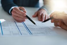 Carreras como contabilidad, abogacía y docencia enfrentan desafíos frente al avance de la automatización, según la IA. Carreras como contabilidad, abogacía y docencia enfrentan desafíos frente al avance de la automatización, según la IA.