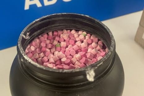 La droga oculta en un frasco de suplemento proteico