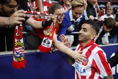 Tras diez temporadas ininterrumpidas en el Colchonero, Ángel Correa se despidió emocionado de la afición de Atlético de Madrid. Foto: EFE