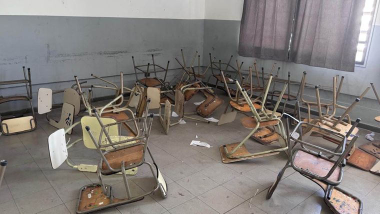 Destrozos en el colegio Santa María de Godoy Cruz. Destrozos en el colegio Santa María de Godoy Cruz.