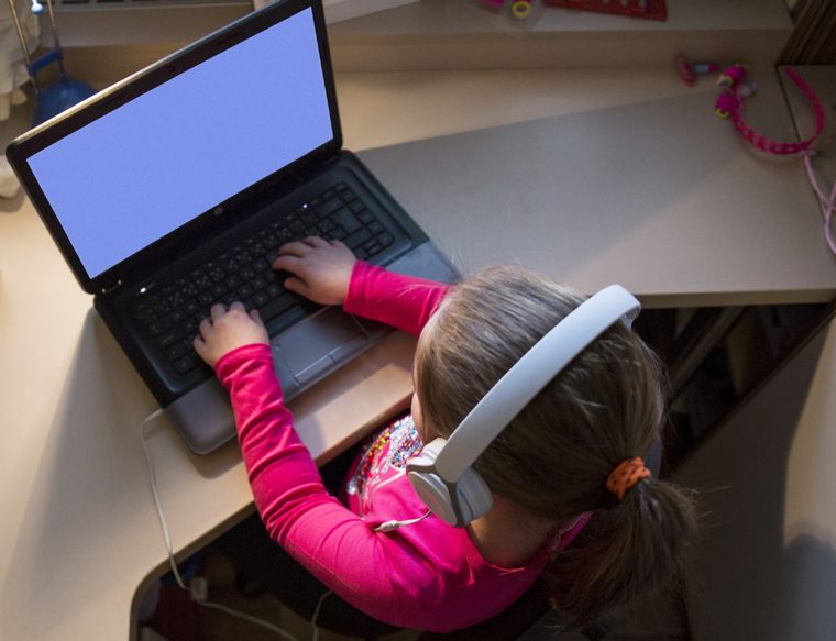 Ya fueron clausurados 112 sitios webs de esta red en los que apostaban niños, niñas y adolescentes. Foto: Freepik