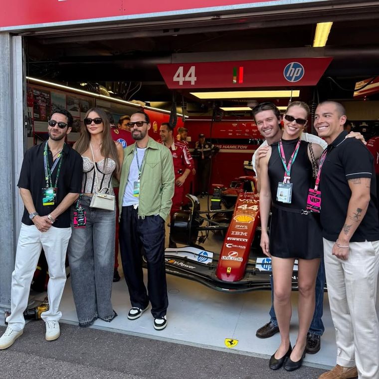 Sofía Vergara en el box de Ferrari. Sofía Vergara en el box de Ferrari.