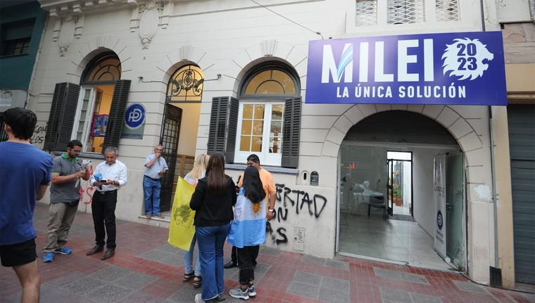 partido democrata bunker milei en mendoza.jpg