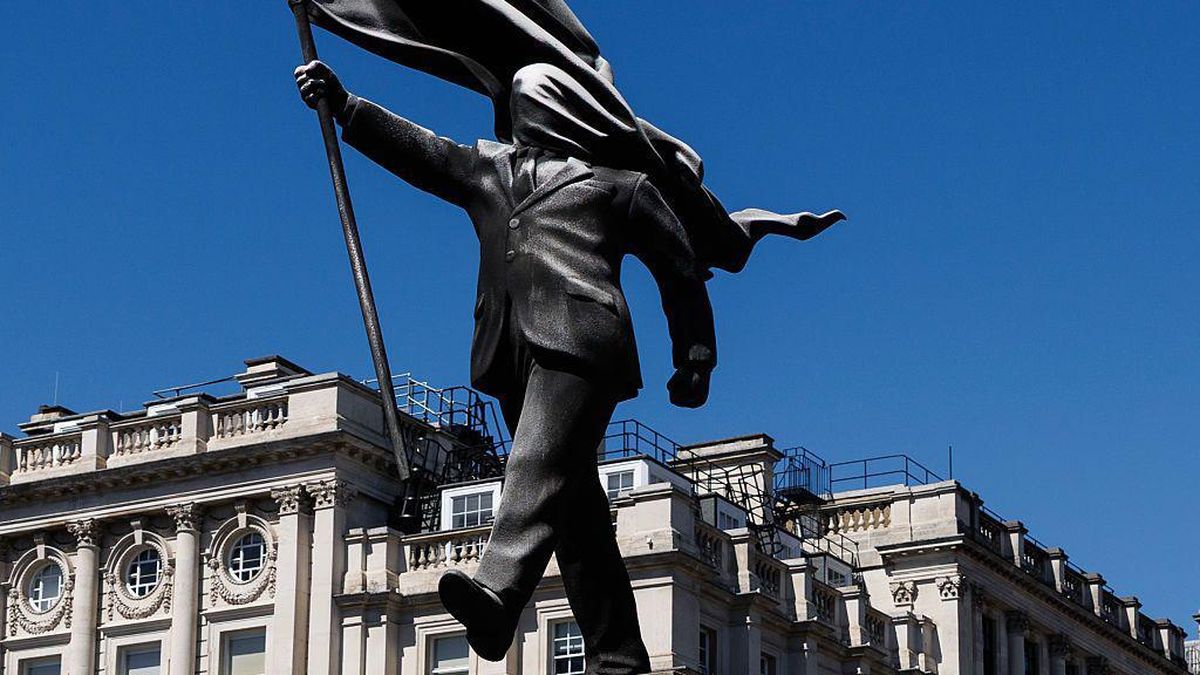 La misteriosa estatua de Banksy que apareció por sorpresa en el centro de Londres