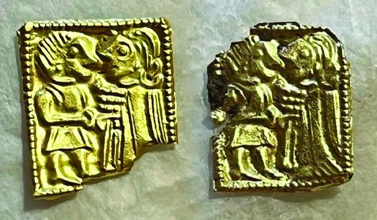 arqueología Noruega placas de oro Un par de las placas de oro encontradas en Noruega. Foto: Kulturhistorisk museum / Universitetet i Oslo
