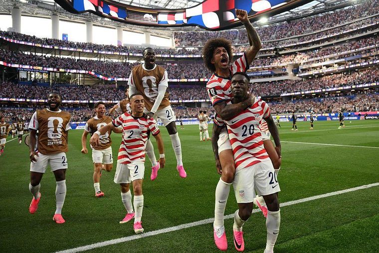 Folarin Balogun marcó dos goles en su debut en este Mundial frente a Paraguay.