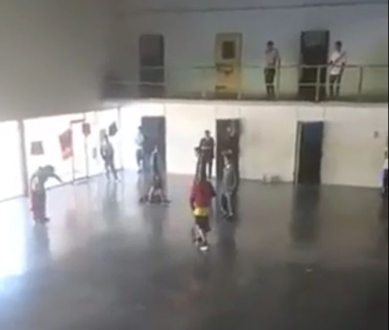 Uno de los internos resultó herido