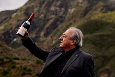 Walter Bressia, con su blend Grand Rouge Tinto de Montaña. Walter Bressia, con su blend Grand Rouge Tinto de Montaña.