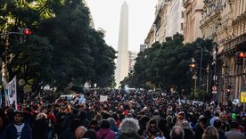 Miles de personas se congregaron en el centro porteño por CFK. Foto: MDZ Miles de personas se congregaron en el centro porteño por CFK. Foto: MDZ