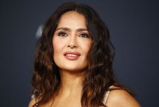 SALMA HAYEK La actriz cumplió 57 años el 2 de septiembre Foto: https://www.vanitatis.elconfidencial.com/estilo/moda/2022-12-14/salma-hayek-encaje-costura-negro-vestido-noche_3539637/