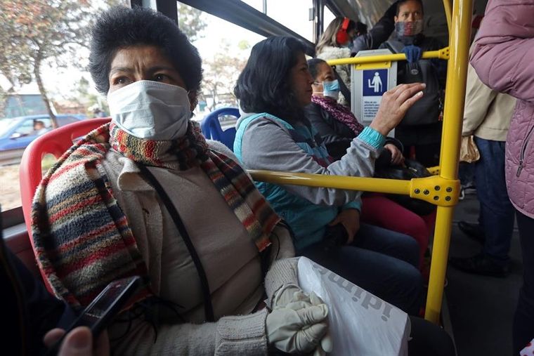 Personas hacinadas en el transporte público Coronavirus Personas hacinadas en el transporte público Foto: Agencia EFE
