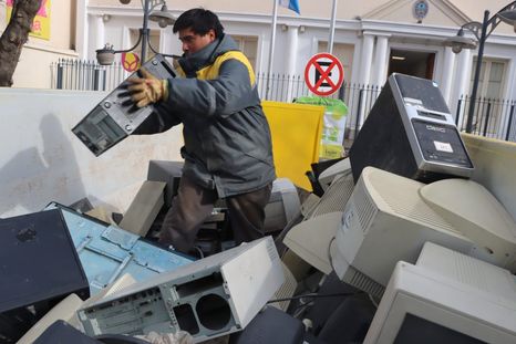 Luján lidera el reciclaje de electrónicos y apuesta a un modelo circular junto a cooperativas y empresas con compromiso ambiental. Luján lidera el reciclaje de electrónicos y apuesta a un modelo circular junto a cooperativas y empresas con compromiso ambiental.