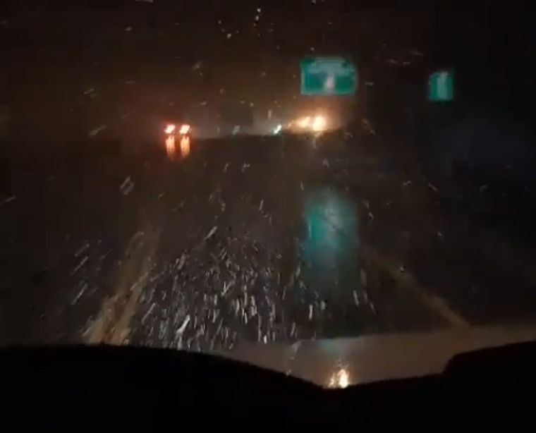 Se registran nevadas en el sector chileno.