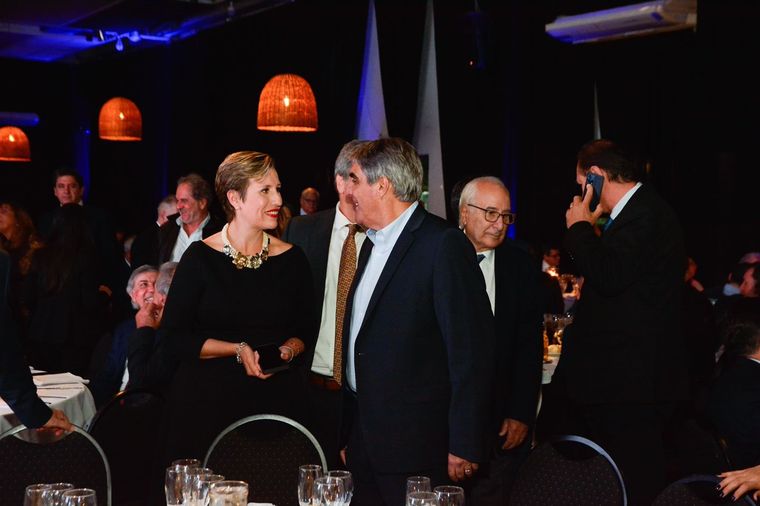 Jimena Latorre, durante el encuentro en Córdoba, junto a referentes del sector minero. Foto: Gobierno de Mendoza