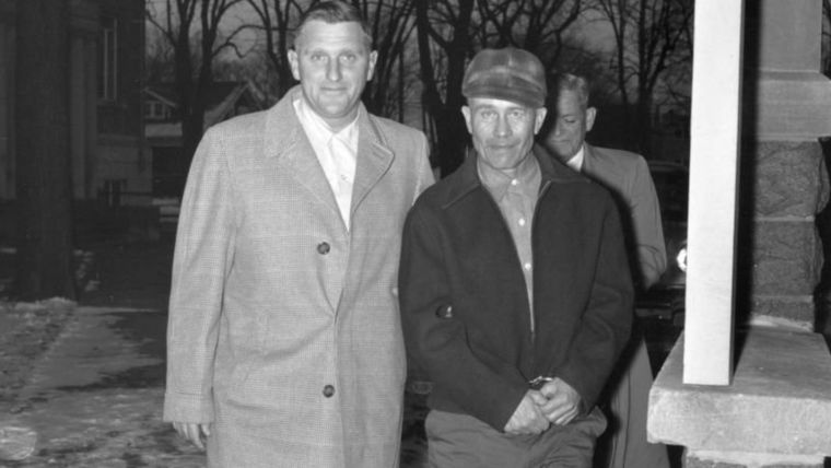 El día que arrestaron a Ed Gein. El día que arrestaron a Ed Gein.