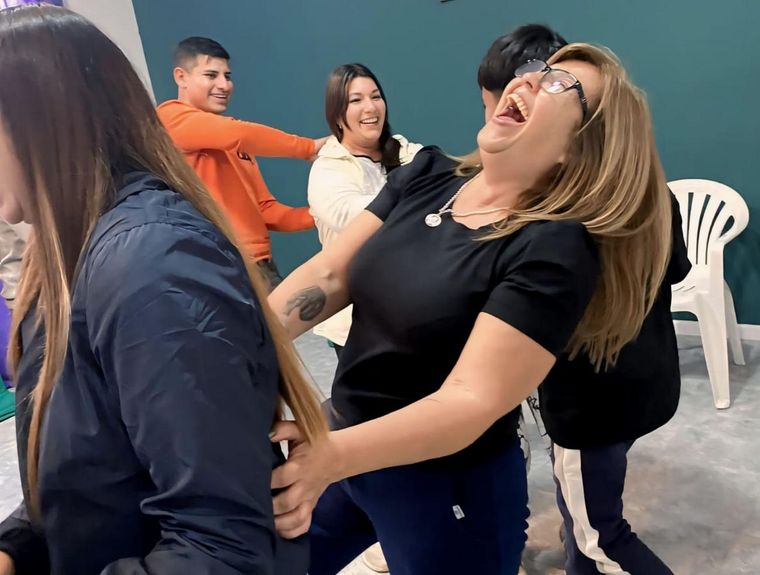 La risoterapia aporta beneficios físicos, emocionales, espirituales y sociales con tan solo conectar con la alegría desde la risa Foto: Instagram @chinosderisa