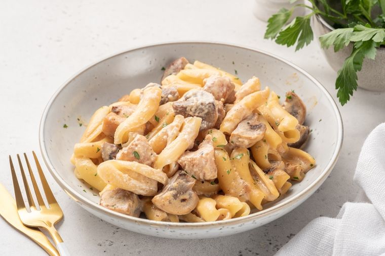 Muchas personas consideran esta receta una alternativa vegetariana al clásico stroganoff de carne. Muchas personas consideran esta receta una alternativa vegetariana al clásico stroganoff de carne.
