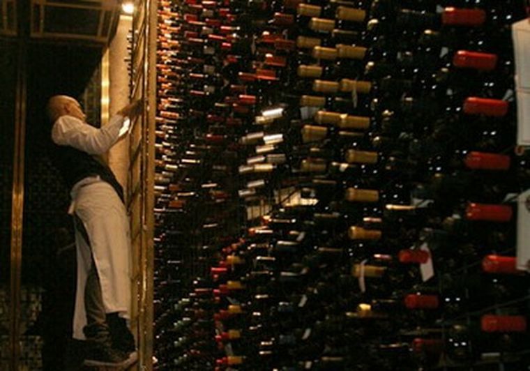 Las exportaciones caen 4,74% y 8,43% los despachos.