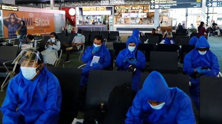 Foto: REUTERS. El hallazgo de una nueva variante del coronavirus hizo que muchos países volvieran a imponer restricciones a viajeros