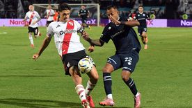 En medio de los rumores de su posible regreso a Boca, Sebastián Villa enfrentó anoche a River con Independiente Rivadavia en el Malvinas Argentinas. En medio de los rumores de su posible regreso a Boca, Sebastián Villa enfrentó anoche a River con Independiente Rivadavia en el Malvinas Argentinas.