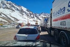 Las largas filas se generaron en la ruta hacia Chile tras dos semanas con el Paso cerrado