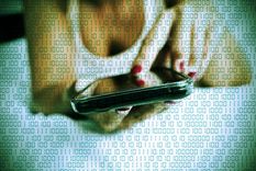 Al menos 15 compañeras lo denunciaron por tomar fotos suyas y desnudarlas (foto ilustrativa) Foto: Shutterstock Al menos 15 compañeras lo denunciaron por tomar fotos suyas y desnudarlas (foto ilustrativa) Foto: Shutterstock