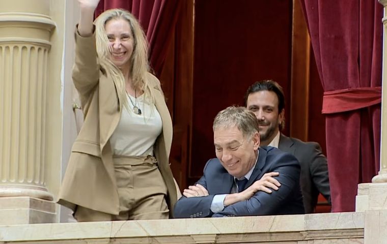 Karina Milei junto a Diego Santilli.