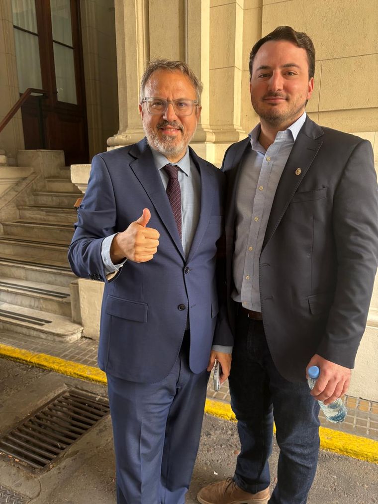 Diego Valenzuela con Agustín Romo, presidente del bloque de LLA en Diputados. Diego Valenzuela con Agustín Romo, presidente del bloque de LLA en Diputados.