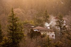 Villa Berna es un pueblo de Córdoba donde la nieve puede cubrir bosques y caminos durante julio.